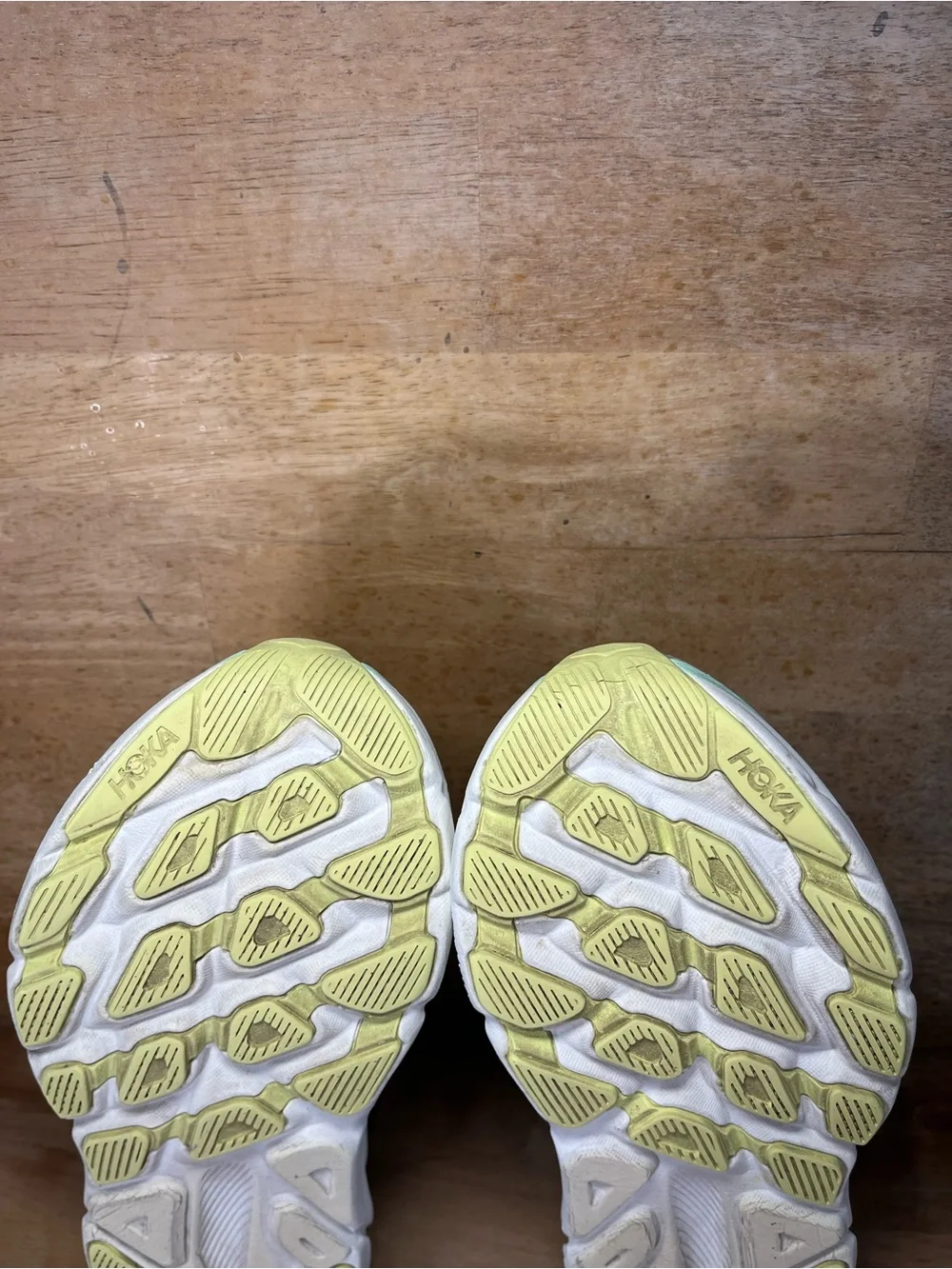 Hoka One One Clifton 9 REFLECTIVE Womens Size 6 Running Shoes Sneakers Mint